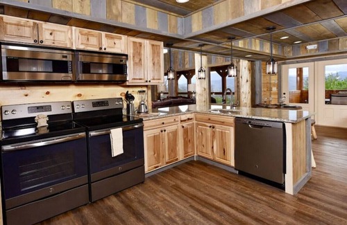 Gatlinburg - Pigeon Forge Cabin | Summit Castle: 3.5 Acres, Theater, Fire Pit, Game Rm, 2x Appliances, Yards, EV