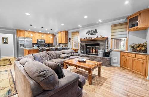 Summit Estates Cabin | Summit Condo - Luxury Condo, Walk to Slopes, Fireplace