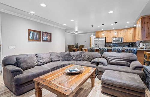 Summit Estates Cabin | Summit Condo - Luxury Condo, Walk to Slopes, Fireplace