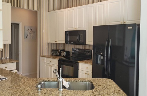 Estero House | Sun and Golf in Beautiful Country Creek Estatesn