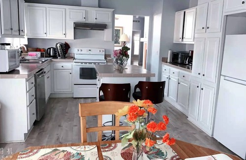 Crystal House | Sun Cindy's House Pahrump