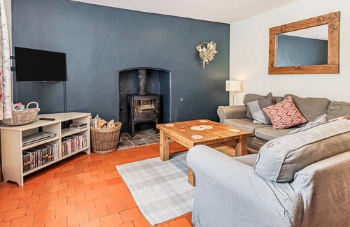 Bishops Castle Cottage | SUN COTTAGE, family friendly, with open fire in Bishop's Castle