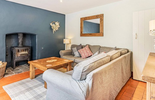 Bishops Castle Cottage | SUN COTTAGE, family friendly, with open fire in Bishop's Castle