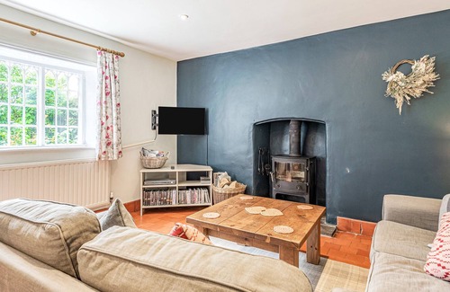 Bishops Castle Cottage | SUN COTTAGE, family friendly, with open fire in Bishop's Castle
