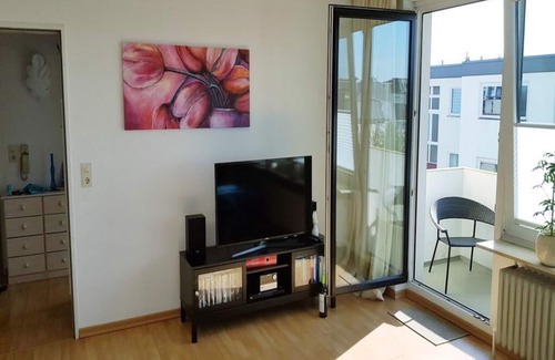 Goethestraße Apartment | Sun-drenched apartment close to the city - perfect for long-term guests! Balcony elevator