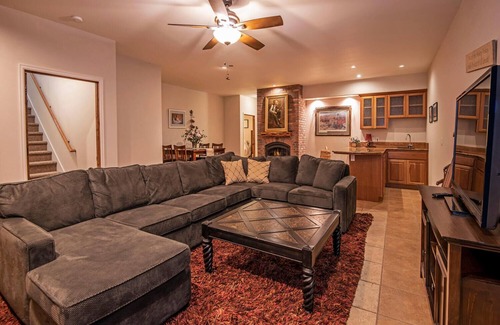 Redmond House | Sun-Kissed Serenity in Central Oregon