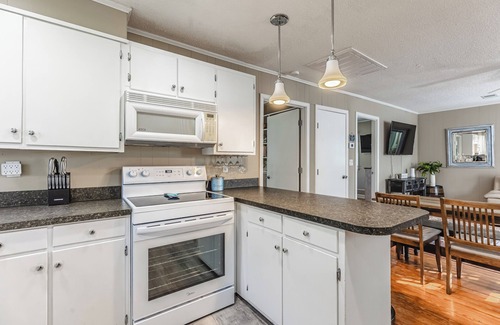 Ocean Isle Beach House | Sun, Sand & S’mores – Dog-Friendly OIB Stay