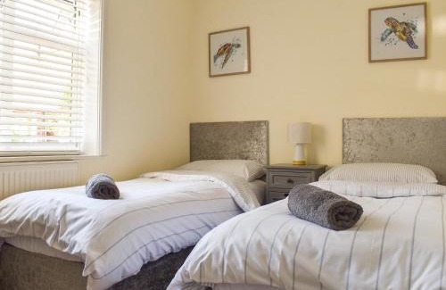Clanfield House | Sunbury Cottage