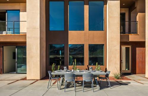 Panorama Heights House | Suncrest by Fieldtrip JT Modern w Pool and Views