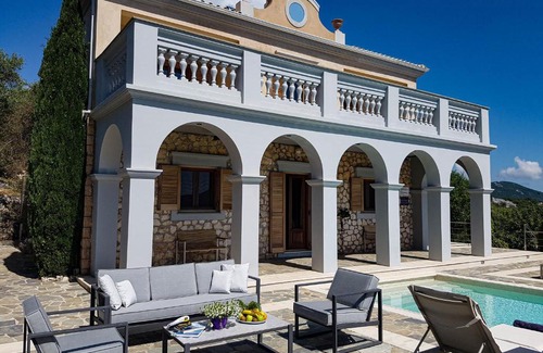 Evgiros Villa | Sundance - Fabulous & Large 4-Bedroom Private Villa
