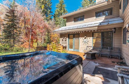 Sundance House | Sundance Splendor- 5-Bed Cabin Oasis with Majestic Mountain Views