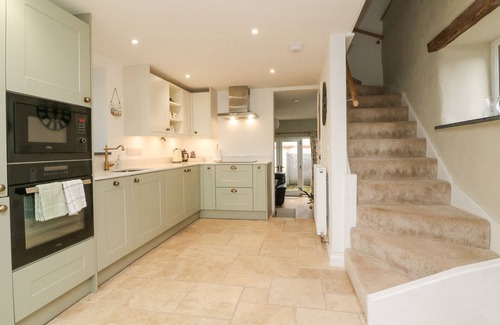 East Portlemouth Cottage | SUNDAY COTTAGE, pet friendly, with open fire in North Tawton