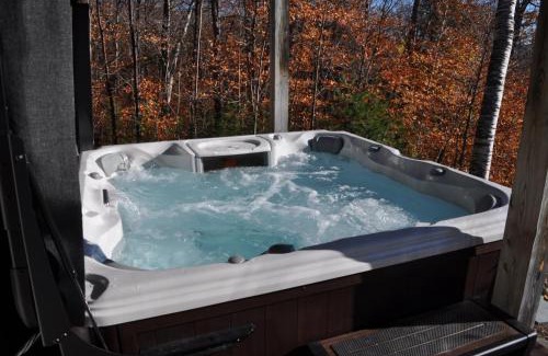 Sunday River Area Ski Chalet | SUNDAY RIVER VIEWS! Minutes from the mountain!