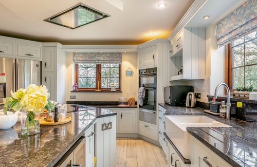 Raymonds Hill House | Sundowner Cottage - Four Bedroom House, Sleeps 8