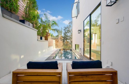 Hollywood Hills West Villa | SUNET PLAZA MODERN MANSION