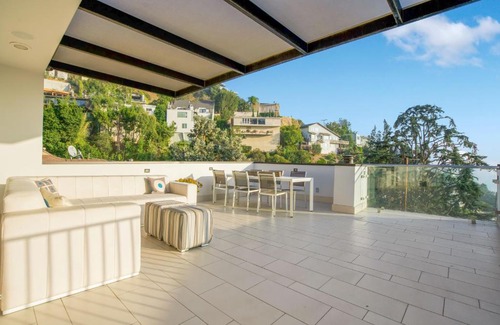 Hollywood Hills West Villa | SUNET PLAZA MODERN MANSION