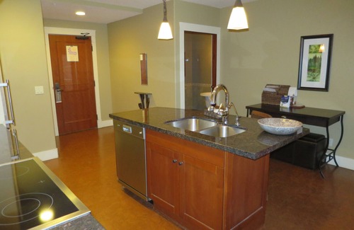 Canmore Condo | Sunfilled Luxury Suite in 5 star Resort