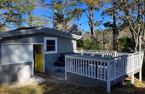 Wentworth Falls House | Sunflower House, a cozy cabin at Lake Wentworth