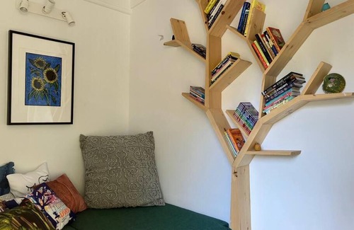Wentworth Falls House | Sunflower House, a cozy cabin at Lake Wentworth