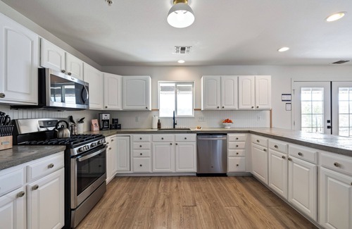 Joshua Tree House | Sunflower Ranch | 1mi from JT | New Pool + Game Room