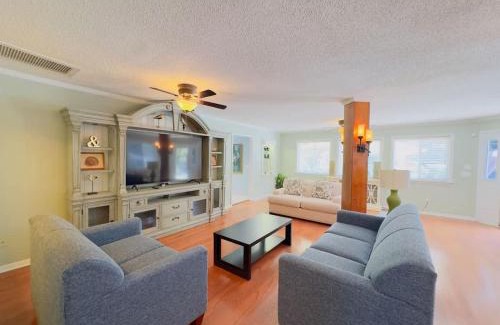Little River House | Sunlit Hideaway 3BR 2BA house pool