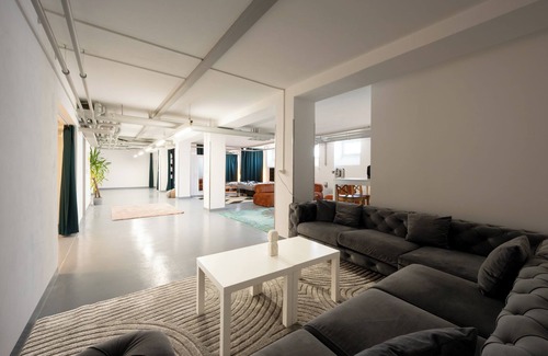 District 4 Apartment | Sunlit Urban Haven: Zurich Loft with 5 Queen Beds