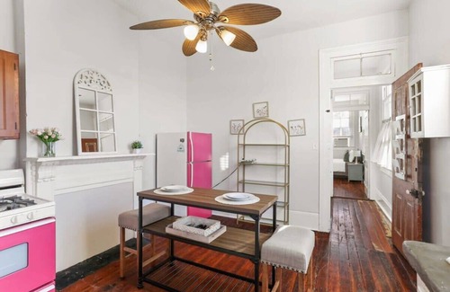 Faubourg Lafayette Apartment | Sunny 1bedroom 2 blocks from St Charles StreetCar!