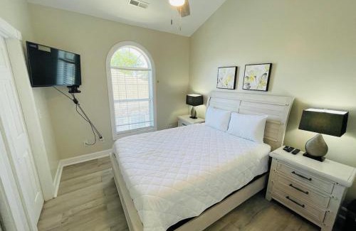 Central Myrtle Beach Apartment | Sunny 1BR condo Myrtlewood