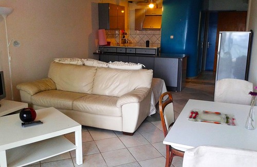 Kamena Vourla Apartment | Sunny 1st floor apartment by the sea (Mare & Monti)