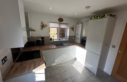 Great Yarmouth House | Sunny 2-Bedroom Coastal Stay with Free Parking