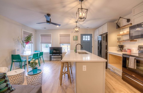 Cooper-Young Historic District House | Sunny 2bd, 2ba house in Memphis