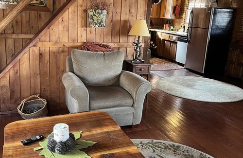 Boonsboro House | Sunny And Cozy Little Lodge With A Spectacular View Of The Blue Ridge Mountains