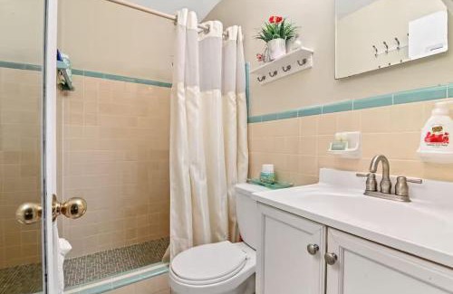Deerfield Beach House | Sunny Beach Studio walk to beach