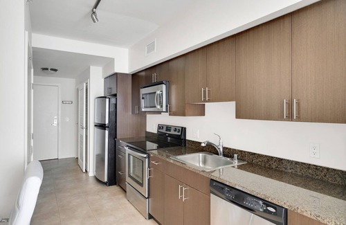 Northwest Bellevue Apartment | Sunny Bellevue 1BR w/Gym, W/D & Roof, near Downtown Park, by Blueground