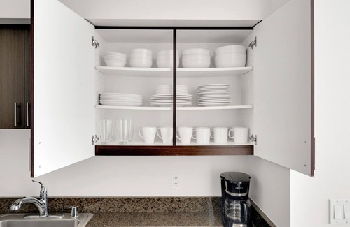 Northwest Bellevue Apartment | Sunny Bellevue 1BR w/Gym, W/D & Roof, near Downtown Park, by Blueground