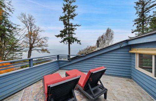 Bellingham House | Sunny Blue Beach House