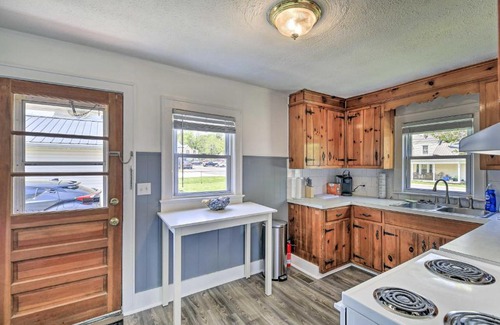 Bristol House | Sunny Bristol Home with Yard - Walk to Downtown