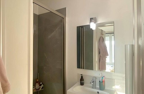 Quinze-Vingts Apartment | Sunny, central and fully equipped apartment with water-cooled air conditioning!