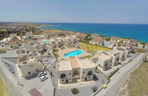 Bahceli Villa | Sunny corner villa for rent in Kyrenia Esentepe
