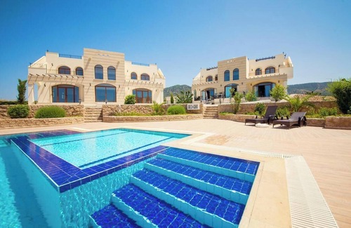 Bahceli Villa | Sunny corner villa for rent in Kyrenia Esentepe