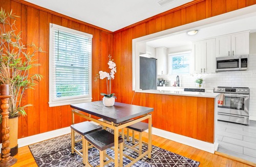 Tampa House | Sunny, dog-friendly central cottage with fenced yard & updated interior
