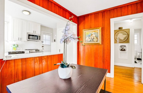 Tampa House | Sunny, dog-friendly central cottage with fenced yard & updated interior
