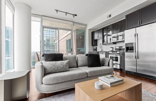 Waller Creek District Apartment | Sunny Downtown Austin 1BR w/Gym, Pool & W/D, nr Rainey St, by Blueground