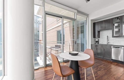 Waller Creek District Apartment | Sunny Downtown Austin 1BR w/Gym, Pool & W/D, nr Rainey St, by Blueground