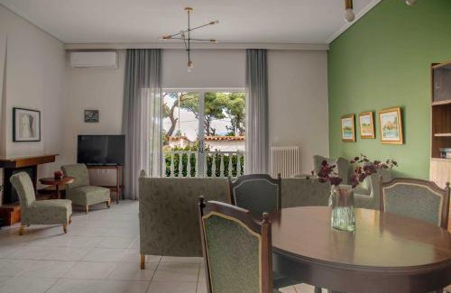 Nea Makri Apartment | Sunny Escape:Stylish and Roomy Apt in Beach Haven!