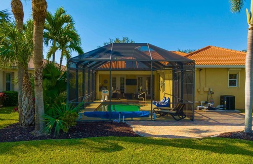 Timber Ridge House | Sunny FL home! Beautiful pool setting! Close to Beaches! Peaceful neighborhood!