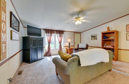 Washington County House | Sunny Florida Escape with Screened-In Patio and Grill!