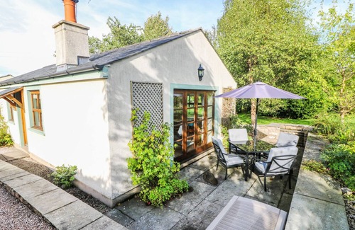 Penrith Cottage | SUNNY HILL, pet friendly, with open fire in Great Strickland