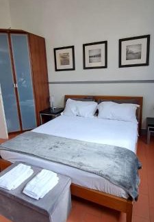 Sant' Ambrogio Apartment | Sunny home with roof patio