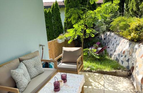 Thaur Apartment | Sunny Mountain Loft - Terrace & Garden